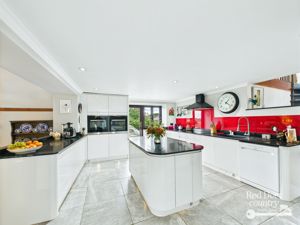 Kitchen- click for photo gallery